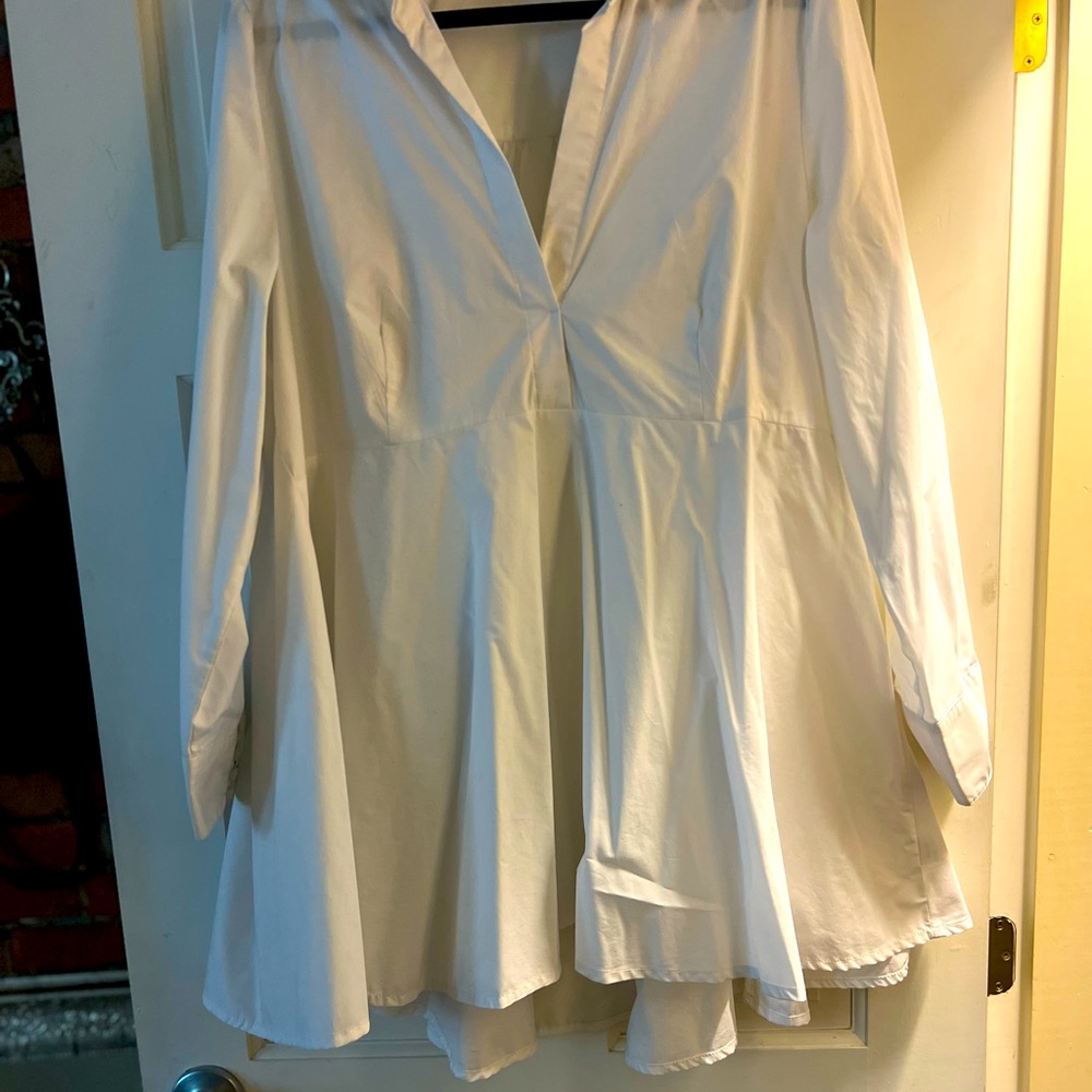 Gorgeous white hi low flowing blouse!